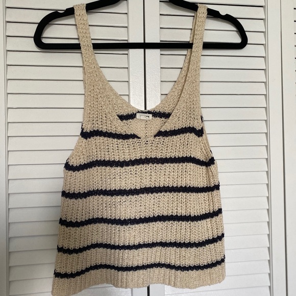 Knit waist length tank top! - Picture 2 of 6
